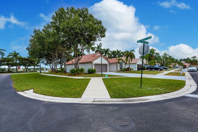 Building Photo - 1975 Oak Berry Cir