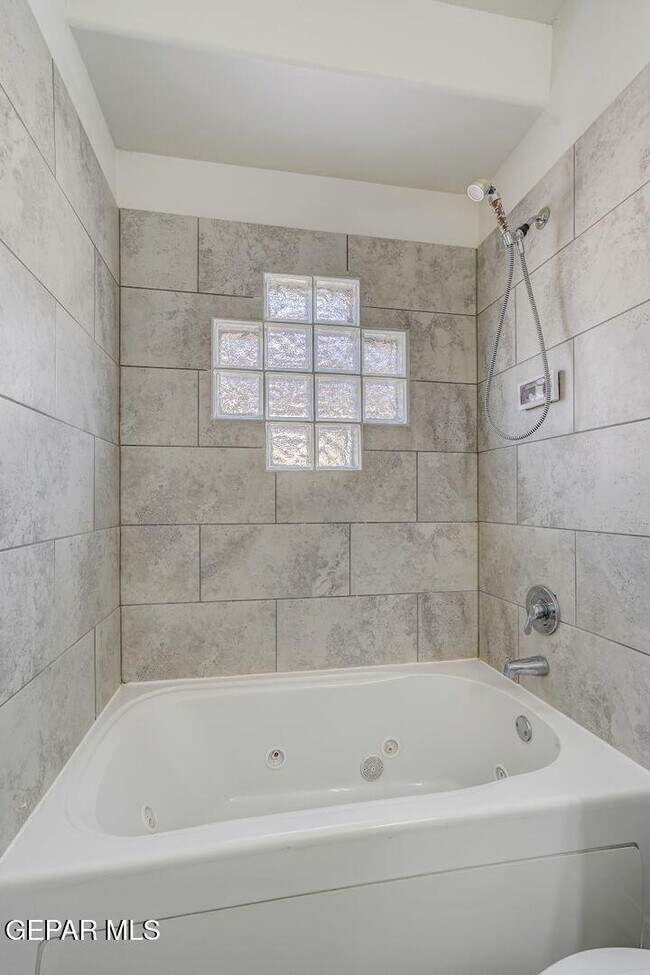 Building Photo - 14849 Tierra Escape Ave