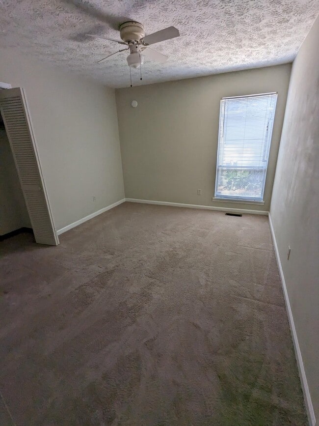 Building Photo - 2983 Bay Shore Dr