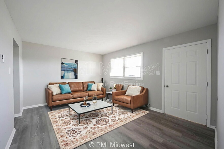 Building Photo - 570 US-52