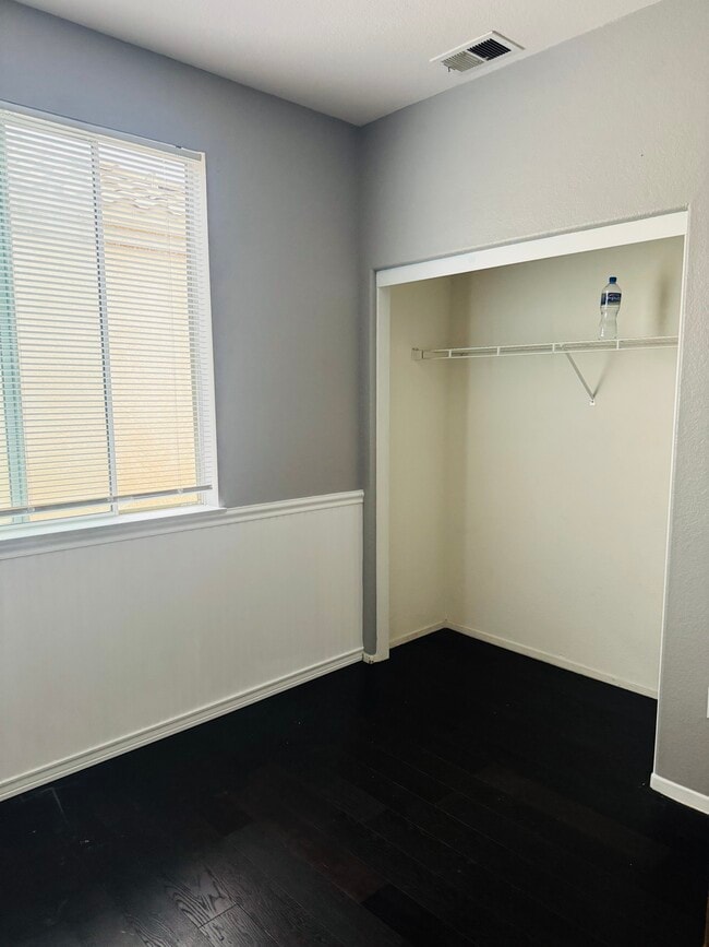 Building Photo - 9177 Lantana Dr