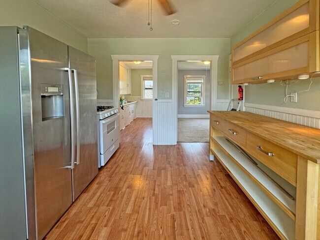 Building Photo - 28 Rodman St