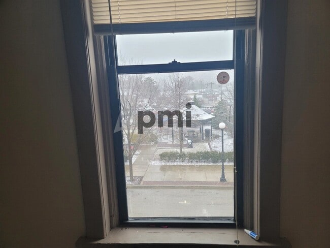 Building Photo - 601 Monroe Ave