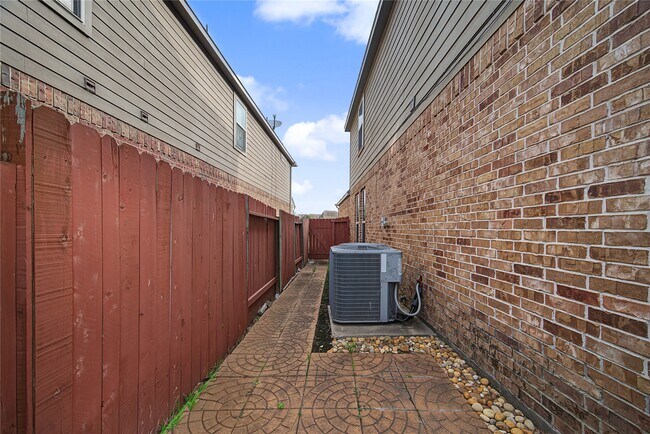 Building Photo - 18307 All Oak Trail