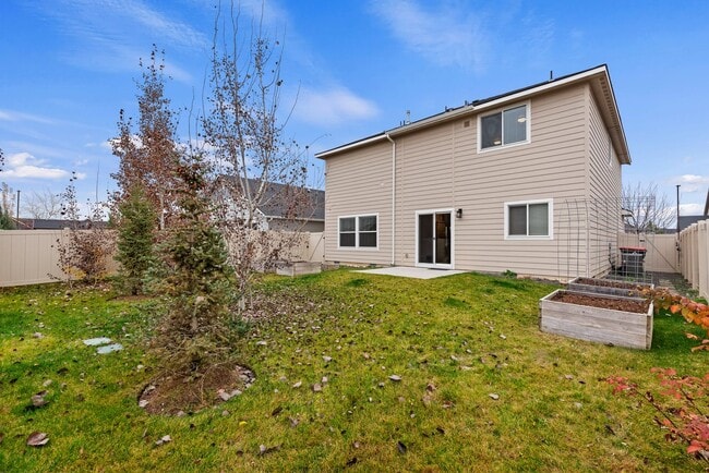 Building Photo - Upgraded 4 Bed 2.5 Bath Home