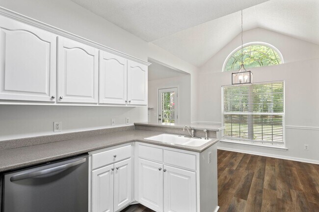 Building Photo - 371 Marshview Dr