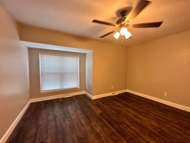 Building Photo - 2335 Brookview Ct