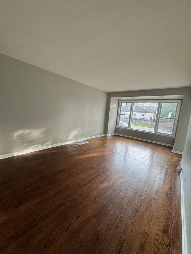 Building Photo - 4 Bedroom 2 Bathroom House in Dolton ! A M...