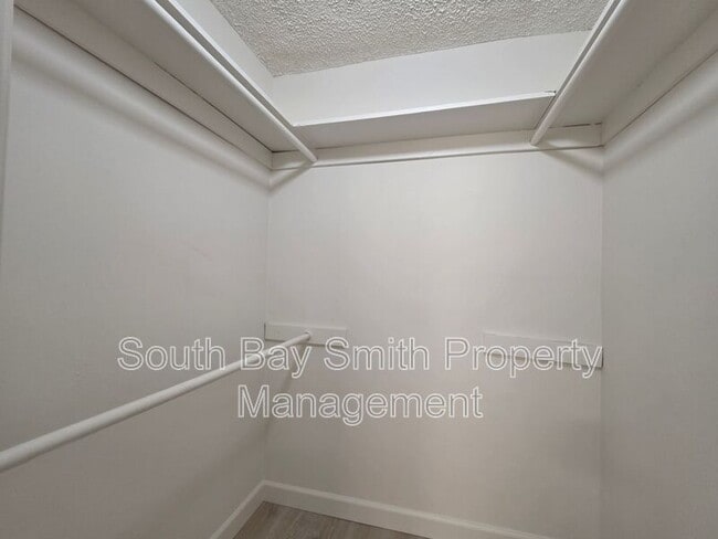 Building Photo - 8710 Delgany Ave