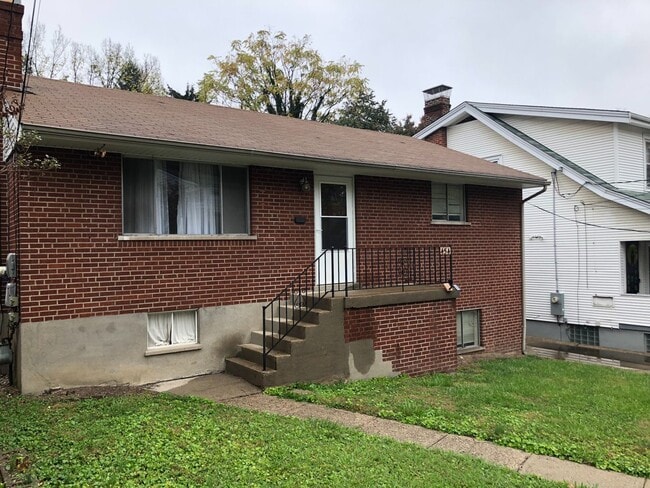 Building Photo - 454 Warner St