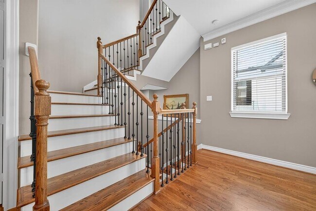 Building Photo - 8904 Lakeshore Bend Dr