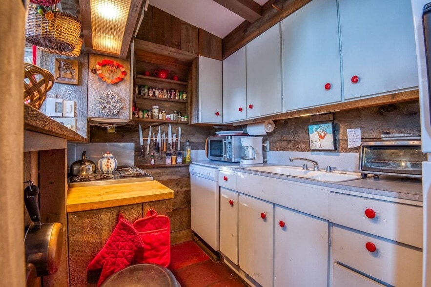 Building Photo - 36 Hoffmans