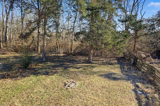 Building Photo - Two Bedroom Ranch Style Duplex in Hermitage!