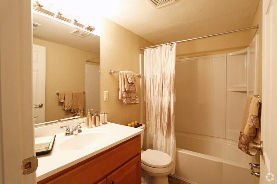 Monroeville Apartments at LaVale 140 Lavale Dr Monroeville PA 15146