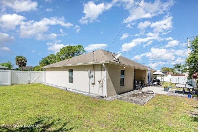 Building Photo - 499 Bayard Ave NE
