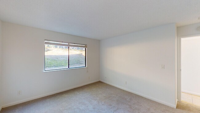 Building Photo - 33 Clay Ct