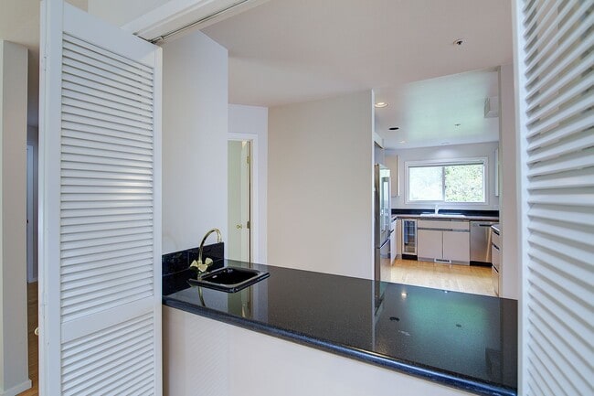 Building Photo - 4bd/3.5ba Mercer Island Home