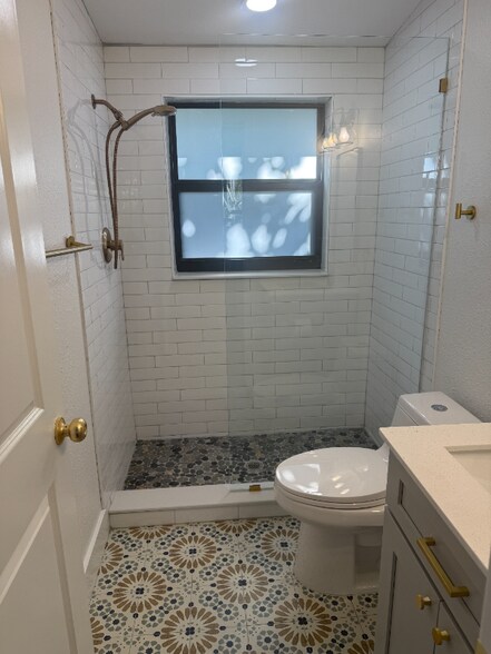 Building Photo - 3000 Karen Ave