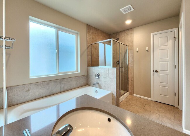 Building Photo - 4 Bedroom Home in Marysville Available Now!