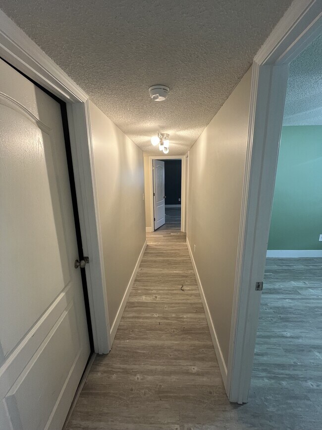 Building Photo - 723 Iron Horse Dr