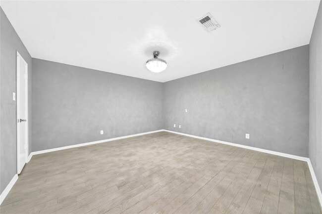 Building Photo - 803 Chateau Pl