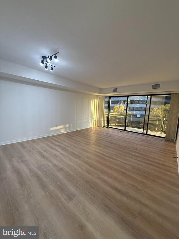 Building Photo - 1530 Key Blvd