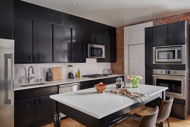 Building Photo - Common Hamilton (Furnished Rooms)
