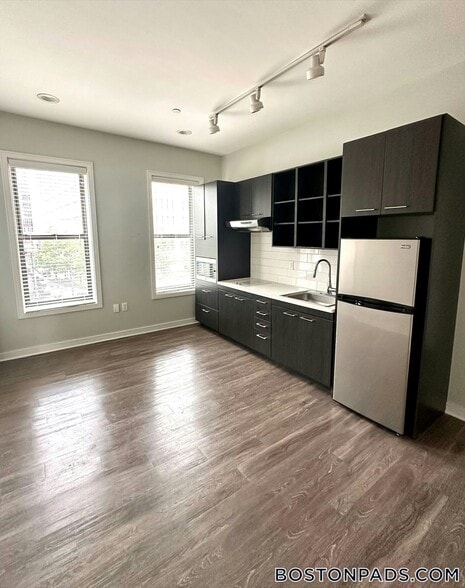 Building Photo - 82 Franklin St