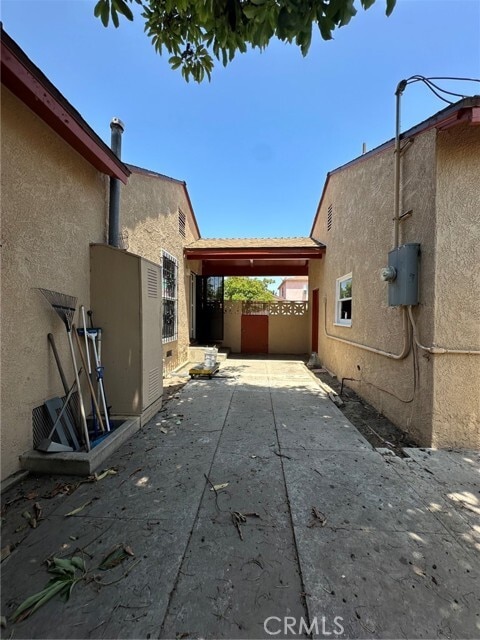 Building Photo - 3040 Seminole Ave