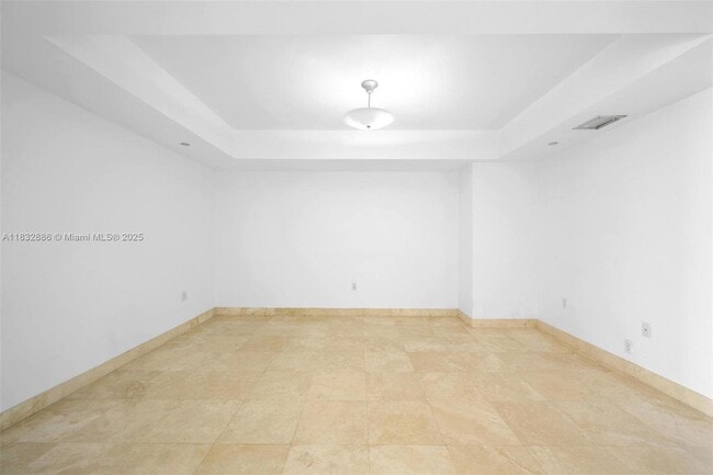 Building Photo - 20201 E Country Club Dr