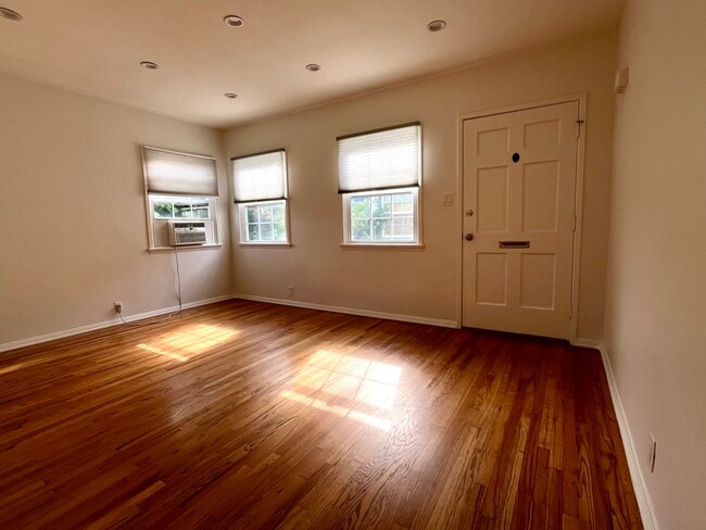 Living Room - 2938 Rowena Ave