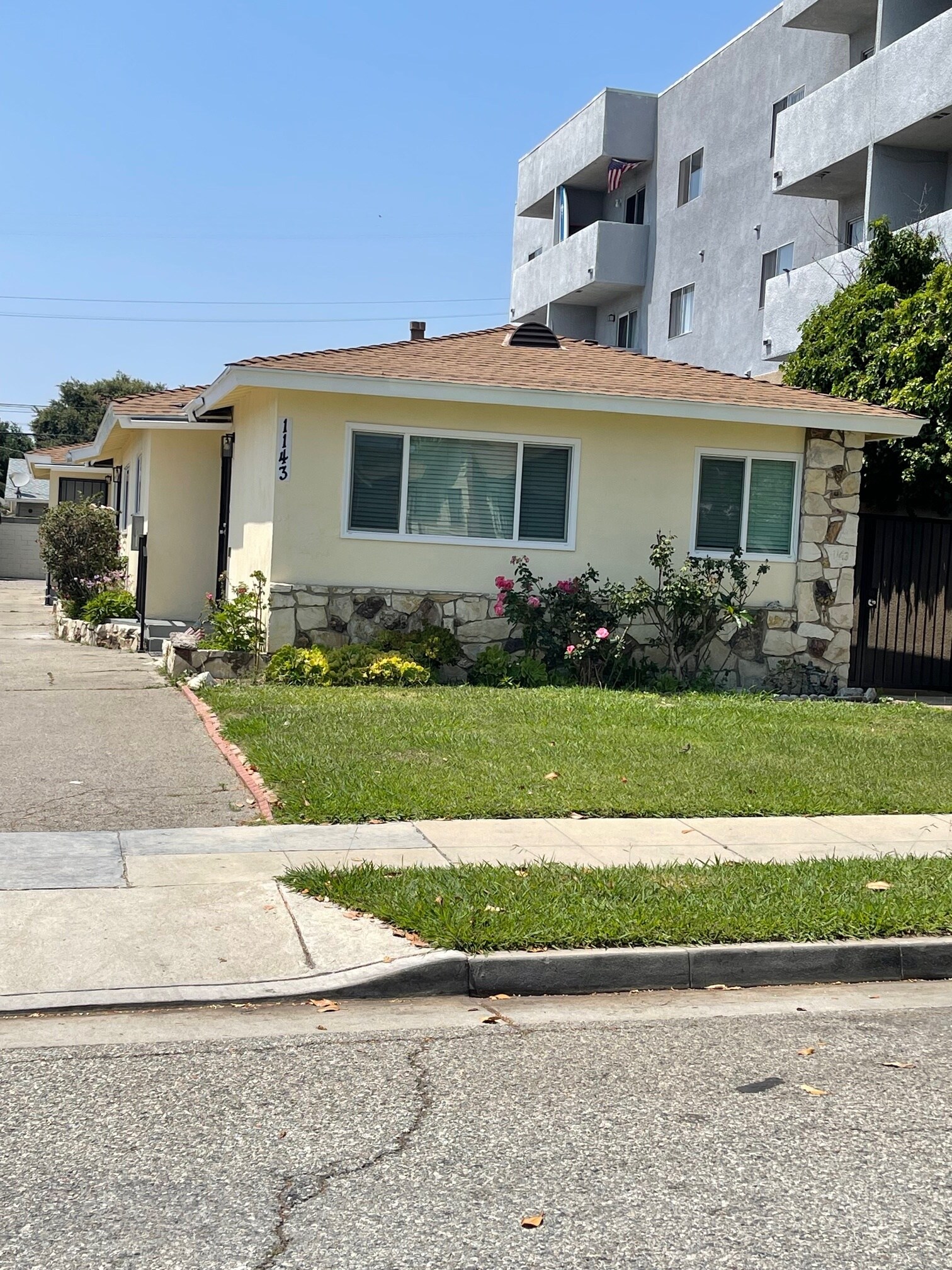 Building Photo - 1143 Raymond Ave
