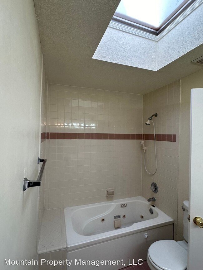 Building Photo - 2 br, 2 bath House - 6829 Ridge Top Dr