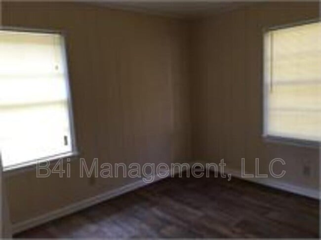 Building Photo - 1108 George Cir