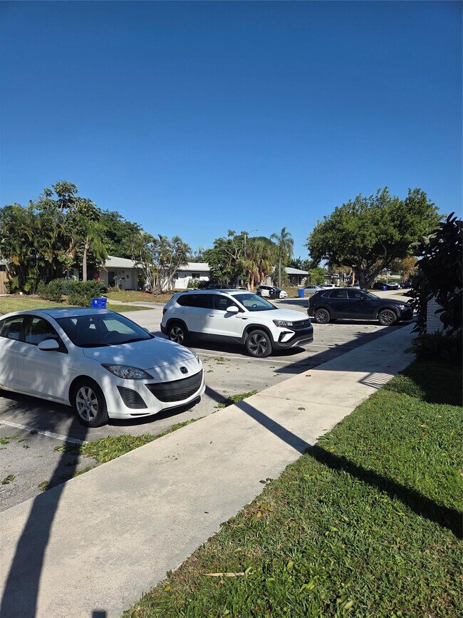 Building Photo - 2000 NE 51st Ct