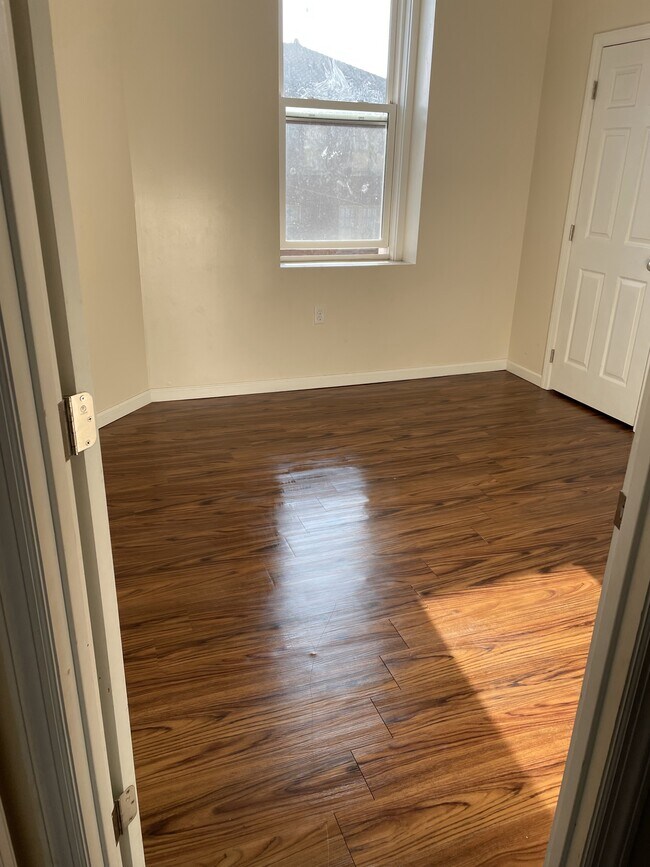 Building Photo - 3301 Iowa St