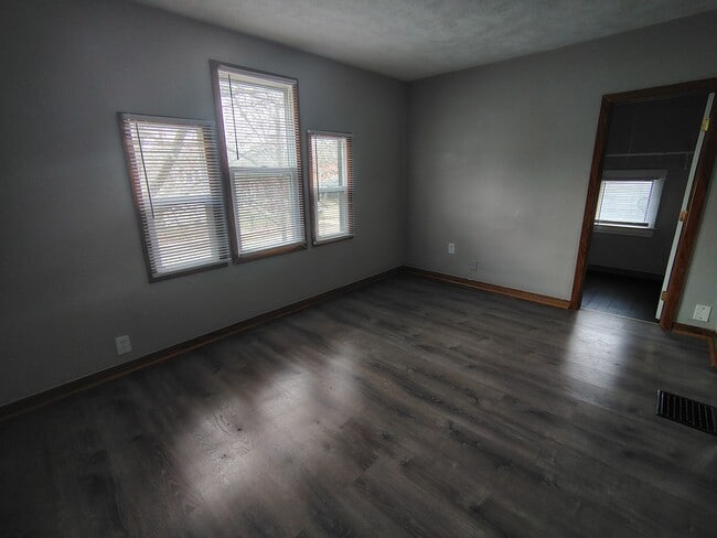 Building Photo - 2139 10th St