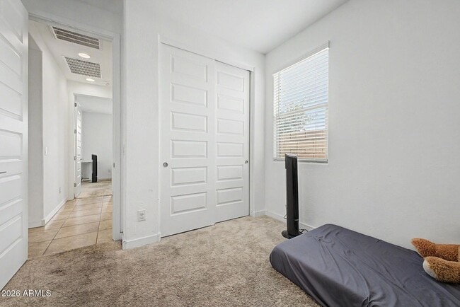 Building Photo - 9012 W Solano Dr