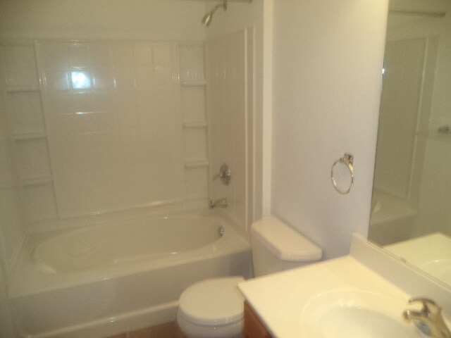 Building Photo - 561 Yosemite Ave