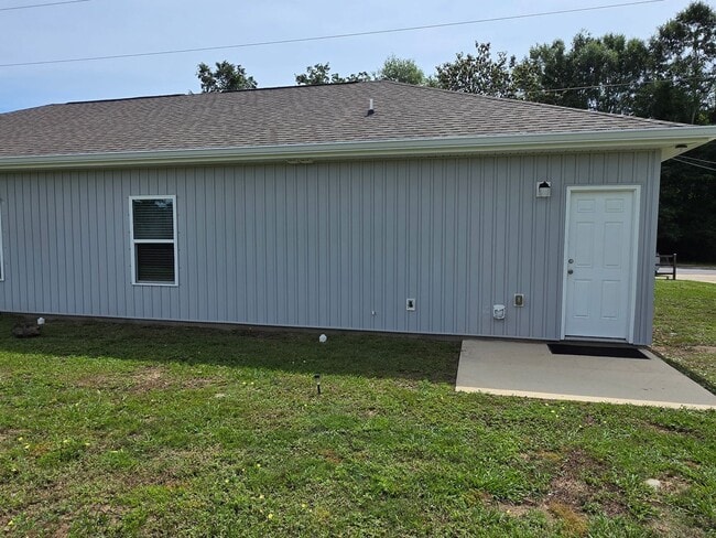 Building Photo - Spacious 2-Bedroom Duplex