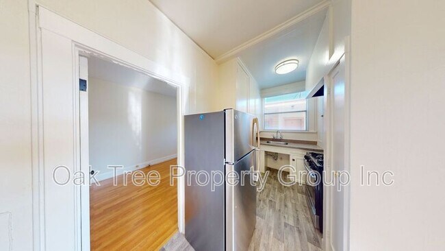 Building Photo - 450 40th St