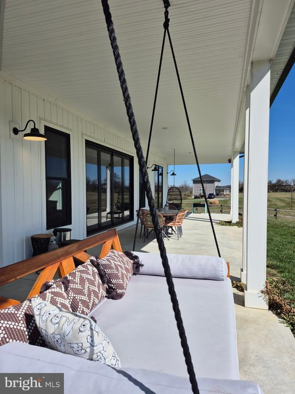 Building Photo - 330 Majestic Ln