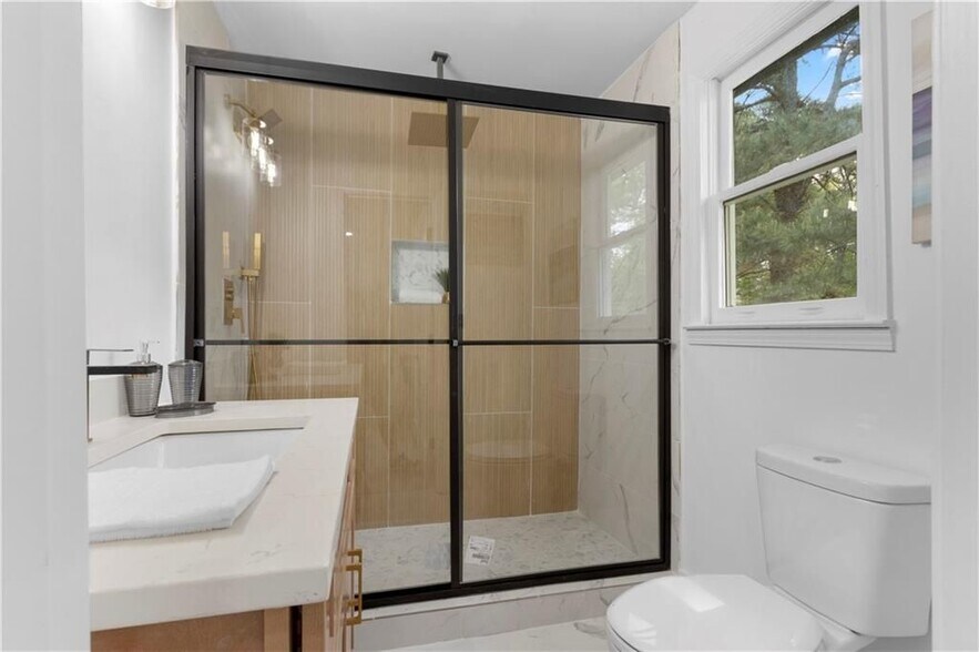 Building Photo - 2014 Fence Rd NE