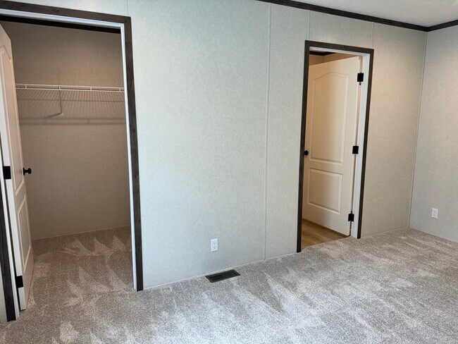 Building Photo - 48579 Leafdale Ct