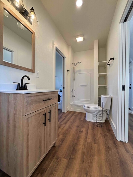 Building Photo - 3404 E Hwy 199