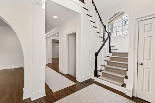 Building Photo - 16 Conifer Cir NE