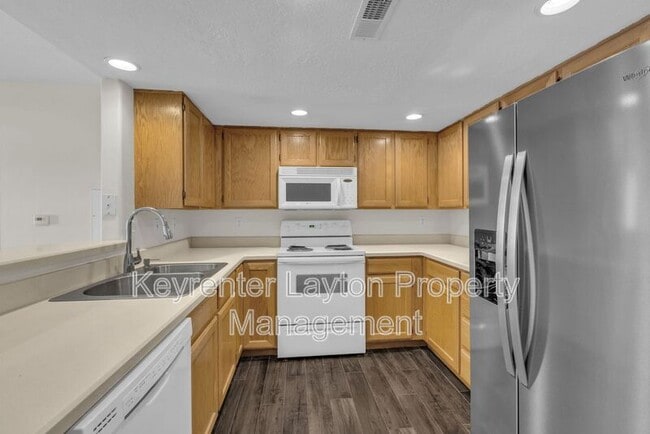 Building Photo - 490 E 700 S