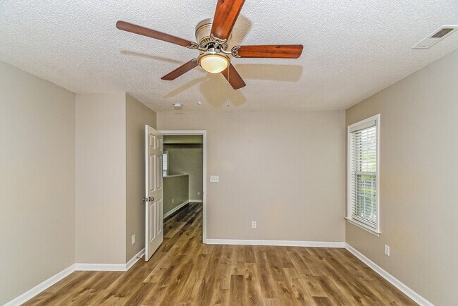 Building Photo - 2143 Castle Pines Dr