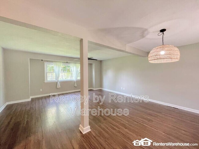 Building Photo - 3308 Hornsea Rd