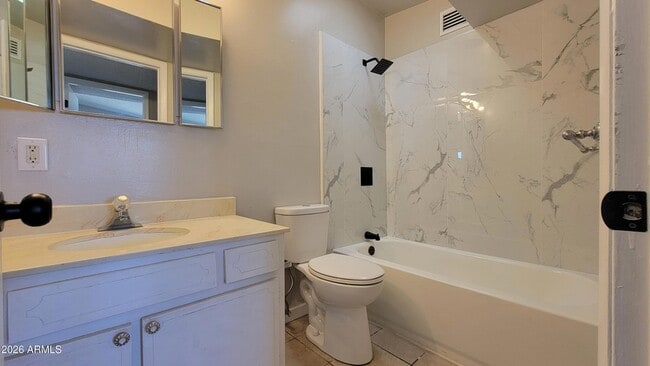 Building Photo - 464 Nelson Dr
